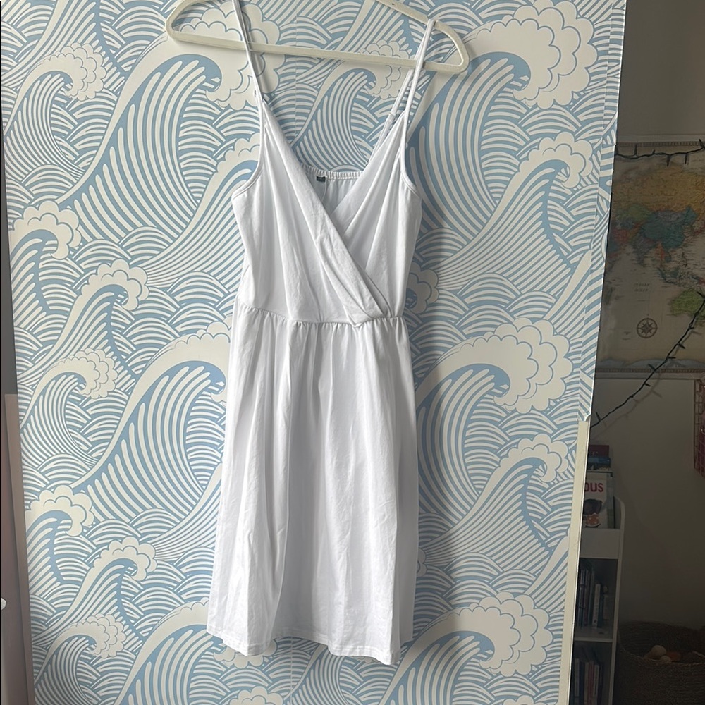 White Sleeveless dress with pockets